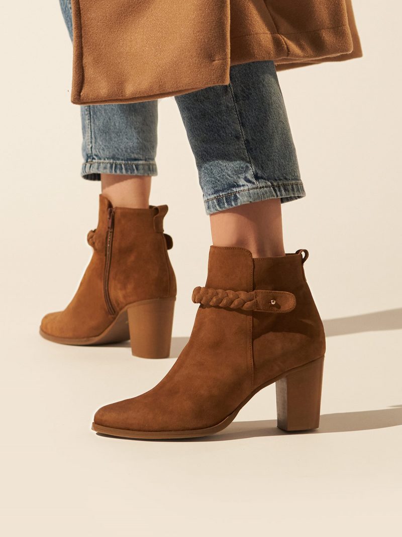 Chunky heel leather ankle boots in tan