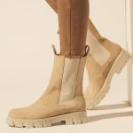 Flat chelsea leather boots in beige suede