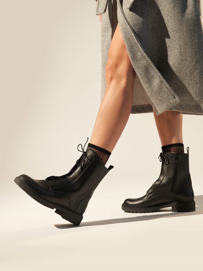 Combat leather boots in black leather
