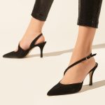 Heeled leather pumps in black suede