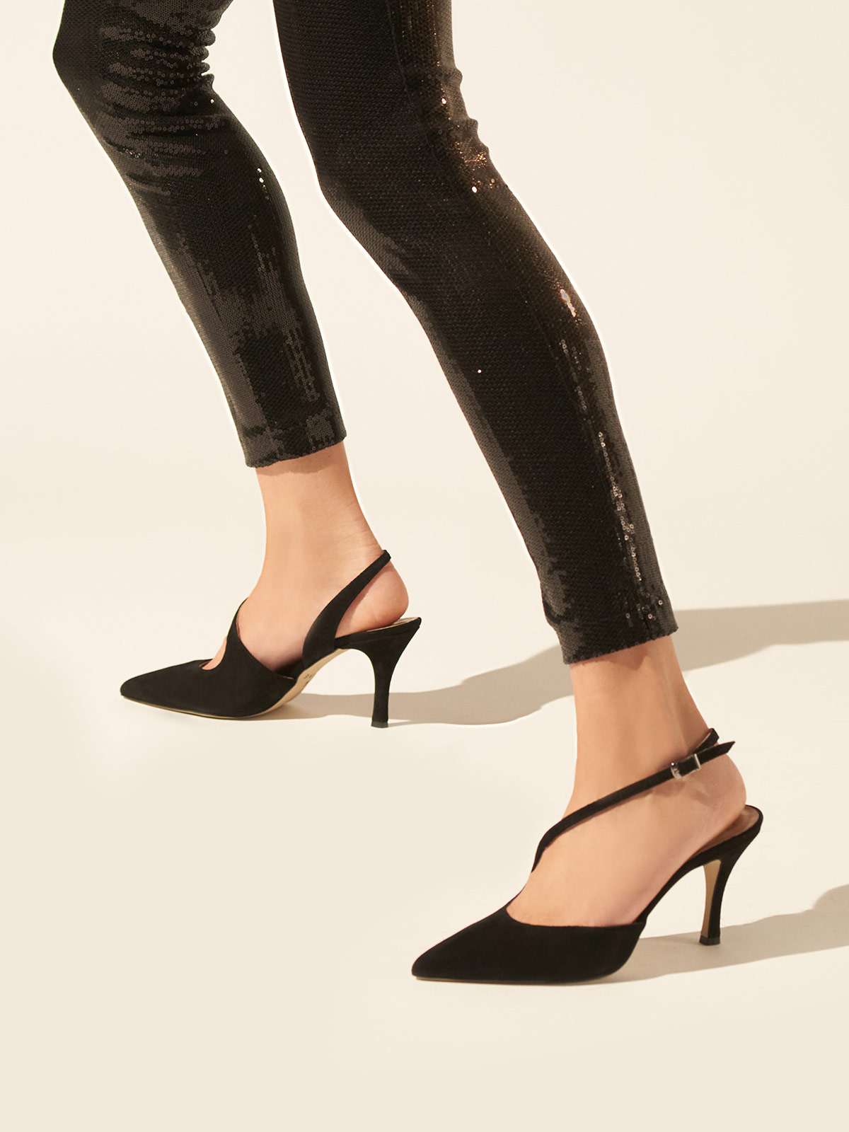 Heeled leather pumps in black suede