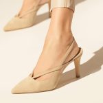 Heeled leather slingback pumps in beige suede