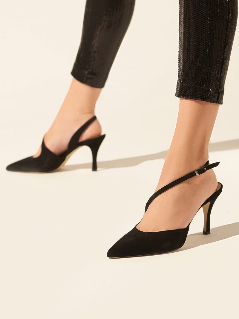 Heeled leather pumps in black suede