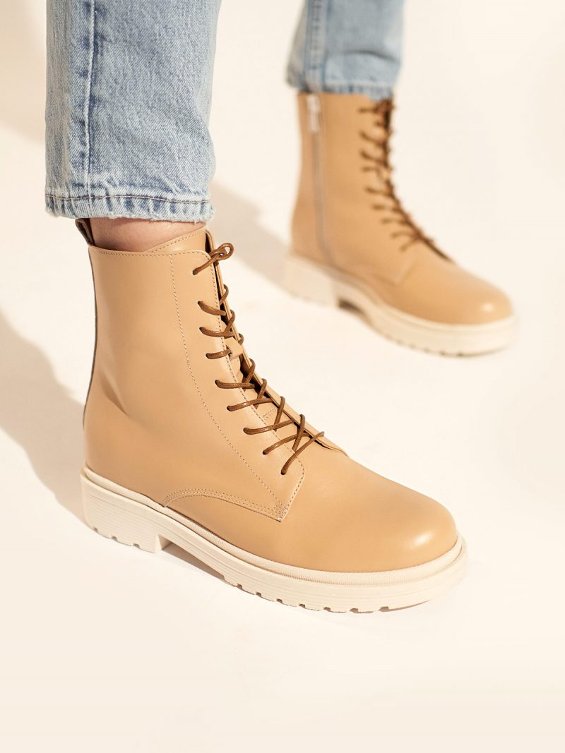 Combat leather boots in beige leather