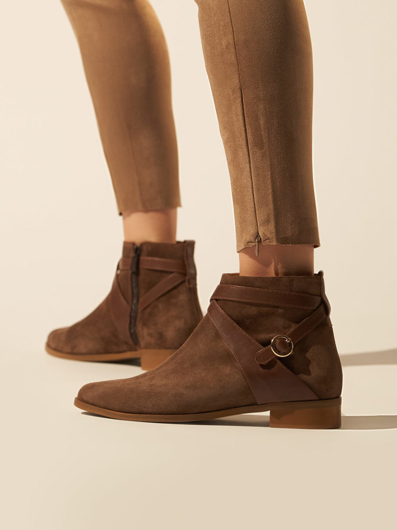 Flat ankle leather boots in brown suede